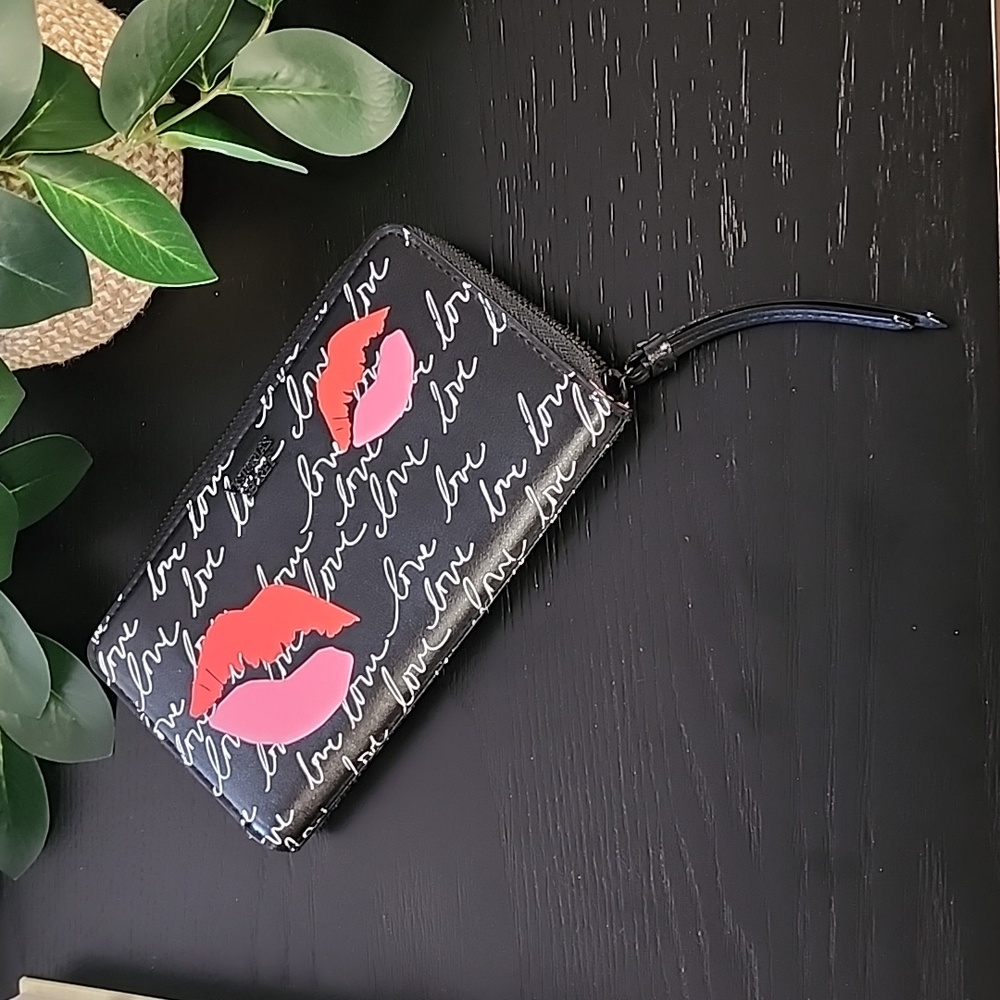 VICTORIA'S SECRET Love Kisses Zip Around Long Wallet Wristlet Lips Vegan Leather - Picture 9 of 13